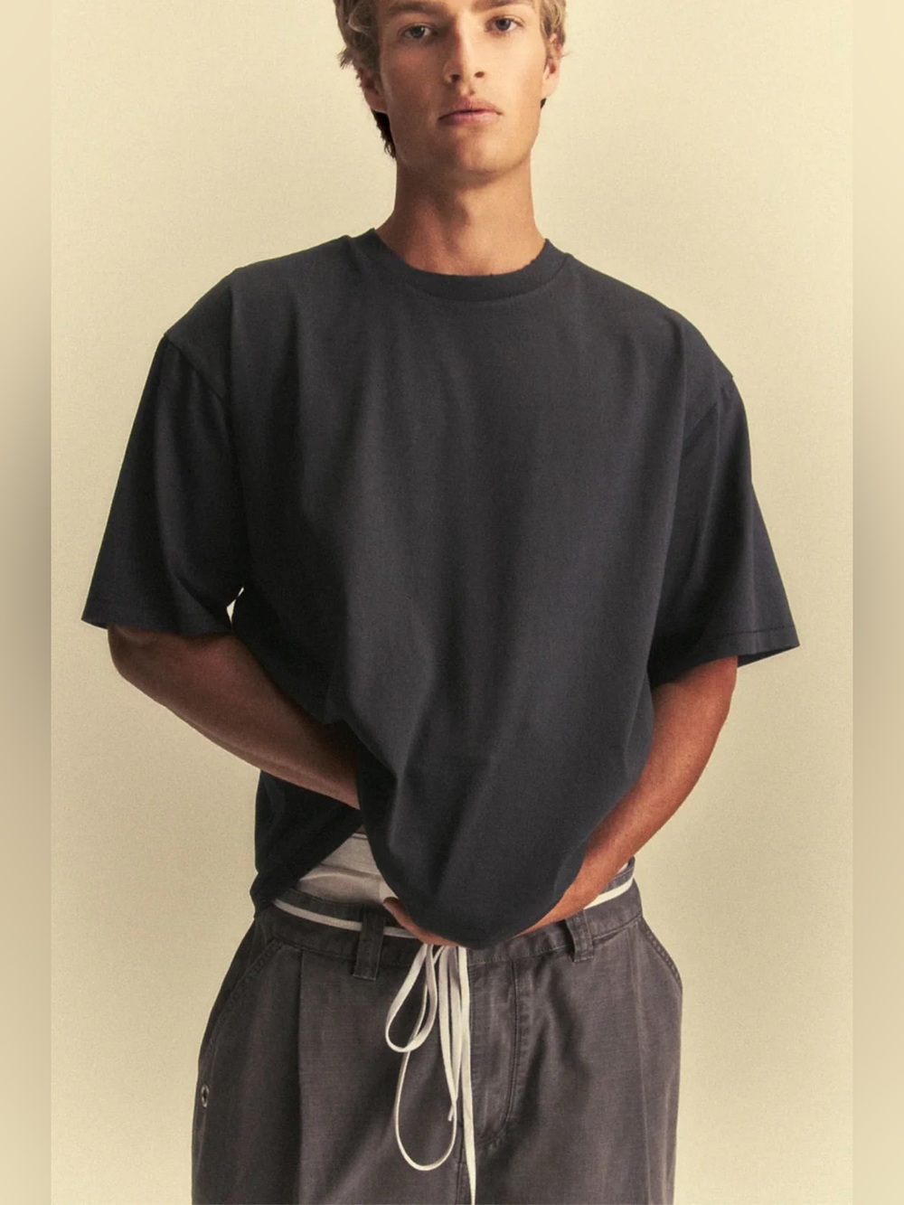 Elwood Oversized Core Tee - 'Vintage Black' Sz L Men’s
(Sep A-2)